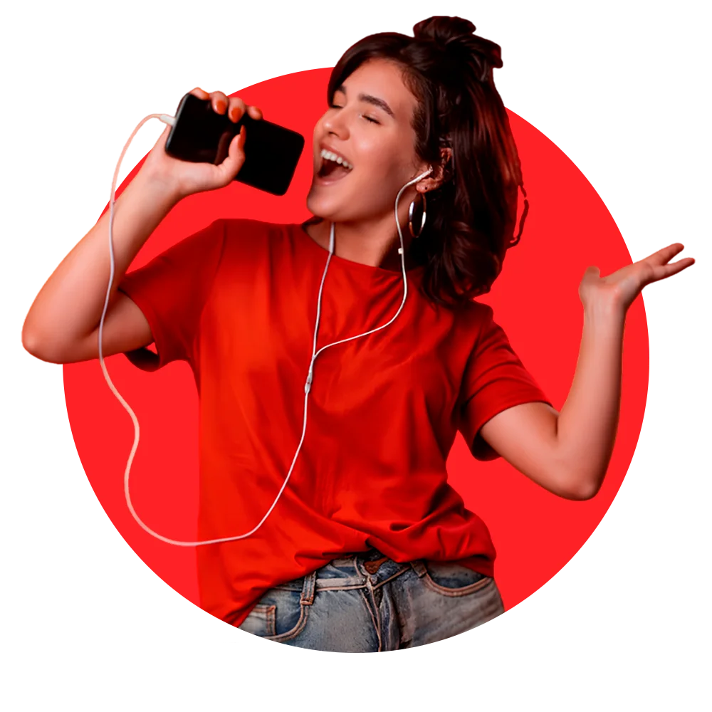 Mulher cantando feliz Providere